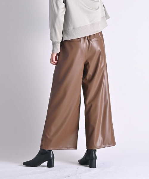 RAW FUDGE(ローファッジ)の「フェイクレザーワイドパンツ(その他パンツ・レディース・ブラウン/ブラック・M)」の16枚目の写真