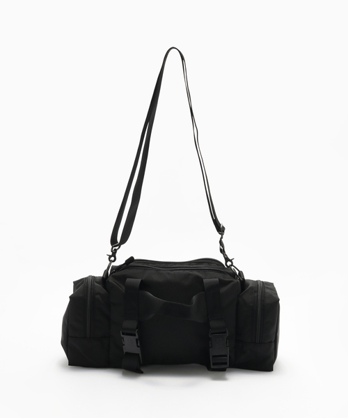 WISM(ウィズム)の「C.E / シーイー cavempt SMALL UTILITY SHOULDER BAG(ボストンバッグ・メンズ・ブラック・FREE)」の3枚目の写真