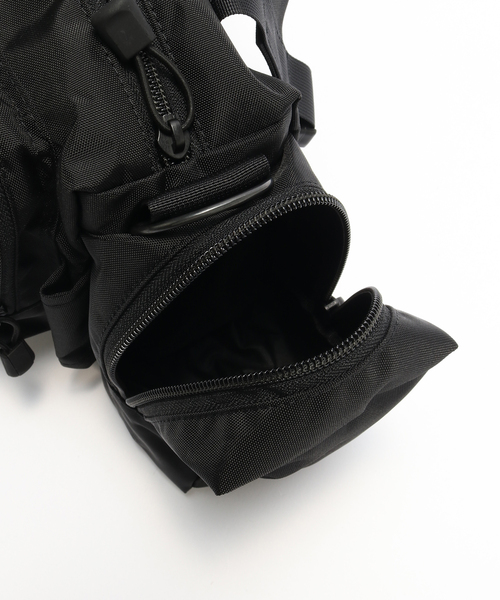 WISM(ウィズム)の「C.E / シーイー cavempt SMALL UTILITY SHOULDER BAG(ボストンバッグ・メンズ・ブラック・FREE)」の9枚目の写真