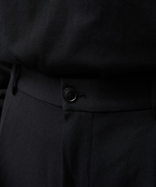 SLICK(スリック)の「【SLICK/スリック】Double Cloth One Tuck Tapered Pants/ダブルフェイスポリエステルツイルワンタックテーパードスラックス / セットアップ(スラックス・メンズ・カーキ/ブラック/チャコールグレー・3/2/1)」の7枚目の写真