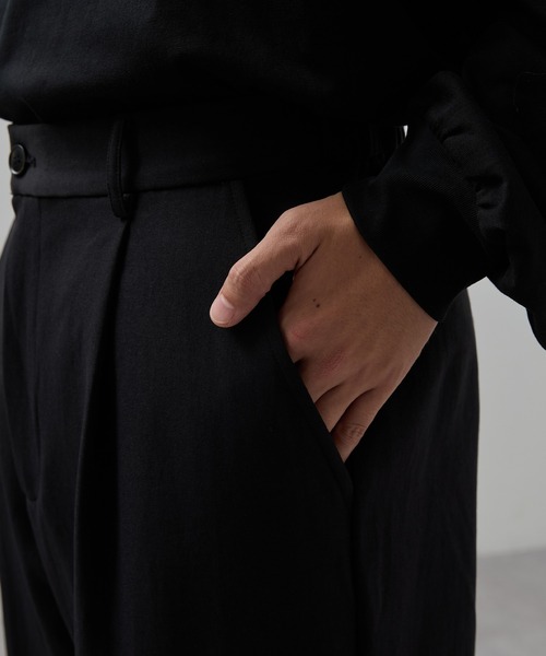 SLICK(スリック)の「【SLICK/スリック】Double Cloth One Tuck Tapered Pants/ダブルフェイスポリエステルツイルワンタックテーパードスラックス / セットアップ(スラックス・メンズ・カーキ/ブラック/チャコールグレー・3/2/1)」の9枚目の写真
