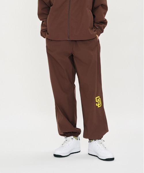 Right-on（ライトオン）の「MLB(エムエルビー)【メンズ】ナイロンパンツ（その他パンツ・メンズ・ブラック/ブラウン/ネイビー・M/L/XL）」の3枚目の写真