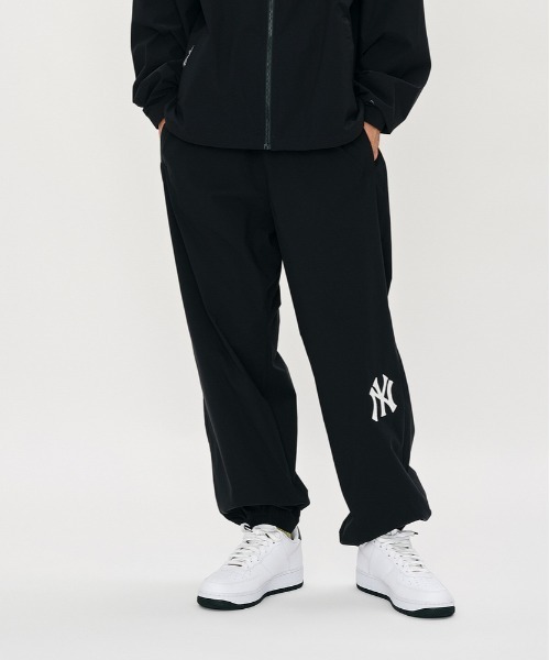 Right-on（ライトオン）の「MLB(エムエルビー)【メンズ】ナイロンパンツ（その他パンツ・メンズ・ブラック/ブラウン/ネイビー・M/L/XL）」の2枚目の写真
