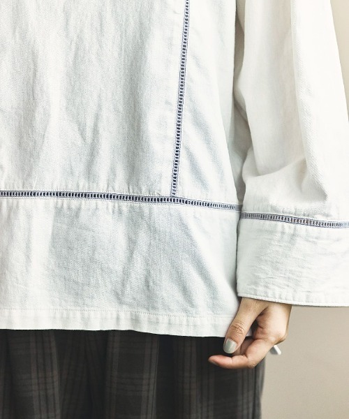 and myera(アンド マイラ)の「and myera 梯子レースのトップス(その他トップス・レディース・グレー系その他/カーキ・L/LL/M/S)」の6枚目の写真