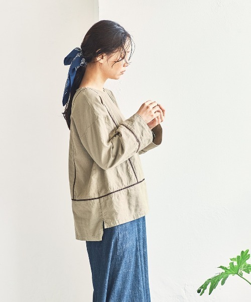 and myera(アンド マイラ)の「and myera 梯子レースのトップス(その他トップス・レディース・グレー系その他/カーキ・L/LL/M/S)」の5枚目の写真