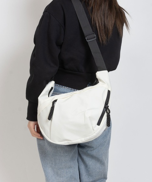 SVEC（シュベック）の「三日月 ショルダーバッグ（ショルダーバッグ・レディース・ベージュ/ホワイト/ブラック・FREE）」の2枚目の写真