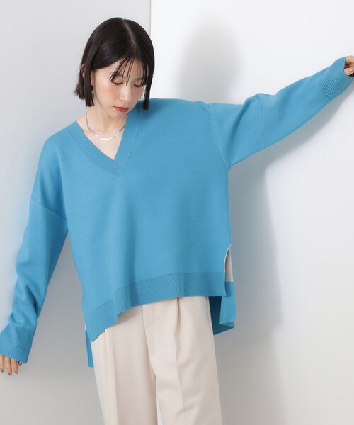THE SHOP TK (ザ ショップ ティーケー )の「【体型カバー】ゆったり サイドスリットニット(ニット/セーター・レディース・ライトブルー/ナチュラル/グレー/スミクロ・12/13)」の4枚目の写真