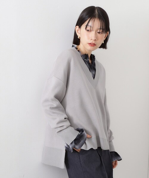 THE SHOP TK (ザ ショップ ティーケー )の「【体型カバー】ゆったり サイドスリットニット(ニット/セーター・レディース・ライトブルー/ナチュラル/グレー/スミクロ・12/13)」の6枚目の写真