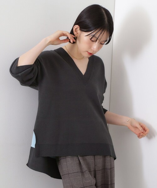 THE SHOP TK (ザ ショップ ティーケー )の「【体型カバー】ゆったり サイドスリットニット(ニット/セーター・レディース・ライトブルー/ナチュラル/グレー/スミクロ・12/13)」の9枚目の写真