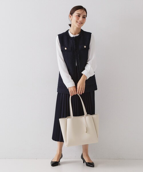 OPAQUE.CLIP(オペークドットクリップ)の「【軽量/A4サイズ対応】サフィアーノ調3層トートバッグ(トートバッグ・レディース・アイボリー/ベージュ/ブラック・00)」の5枚目の写真