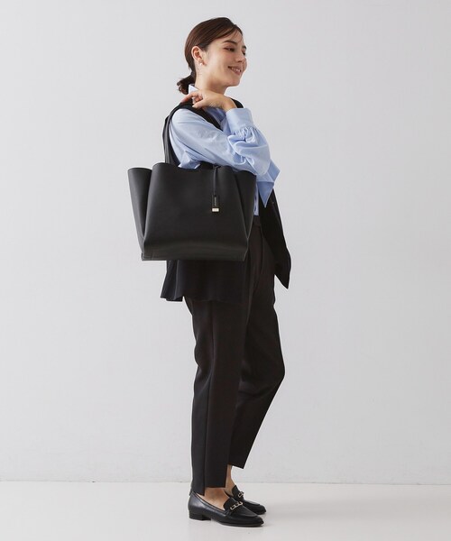 OPAQUE.CLIP(オペークドットクリップ)の「【軽量/A4サイズ対応】サフィアーノ調3層トートバッグ(トートバッグ・レディース・アイボリー/ベージュ/ブラック・00)」の7枚目の写真