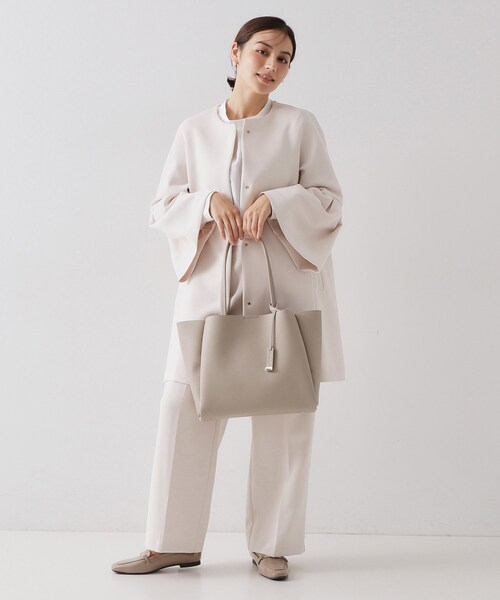 OPAQUE.CLIP(オペークドットクリップ)の「【軽量/A4サイズ対応】サフィアーノ調3層トートバッグ(トートバッグ・レディース・アイボリー/ベージュ/ブラック・00)」の9枚目の写真