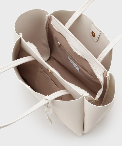 OPAQUE.CLIP(オペークドットクリップ)の「【軽量/A4サイズ対応】サフィアーノ調3層トートバッグ(トートバッグ・レディース・アイボリー/ベージュ/ブラック・00)」の16枚目の写真