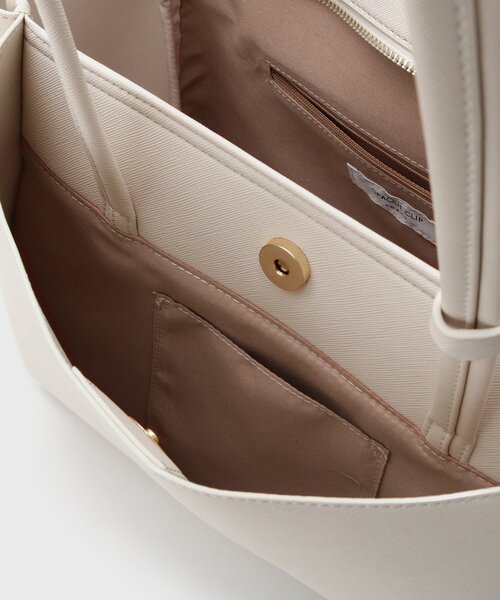 OPAQUE.CLIP(オペークドットクリップ)の「【軽量/A4サイズ対応】サフィアーノ調3層トートバッグ(トートバッグ・レディース・アイボリー/ベージュ/ブラック・00)」の21枚目の写真