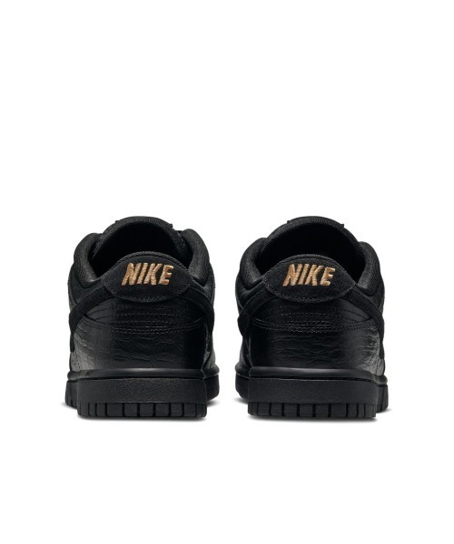 NIKE(ナイキ)の「NIKE Dunk Low(ナイキ ウィメンズ ダンク LOW SS)(スニーカー・レディース・ブラック系/レッド系・23cm/23.5cm/24cm/24.5cm/25cm/27cm/28cm/29cm/25.5cm/26cm/26.5cm/27.5cm/28.5cm)」の7枚目の写真