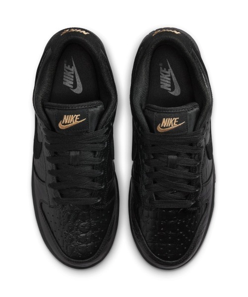 NIKE(ナイキ)の「NIKE Dunk Low(ナイキ ウィメンズ ダンク LOW SS)(スニーカー・レディース・ブラック系/レッド系・23cm/23.5cm/24cm/24.5cm/25cm/27cm/28cm/29cm/25.5cm/26cm/26.5cm/27.5cm/28.5cm)」の8枚目の写真