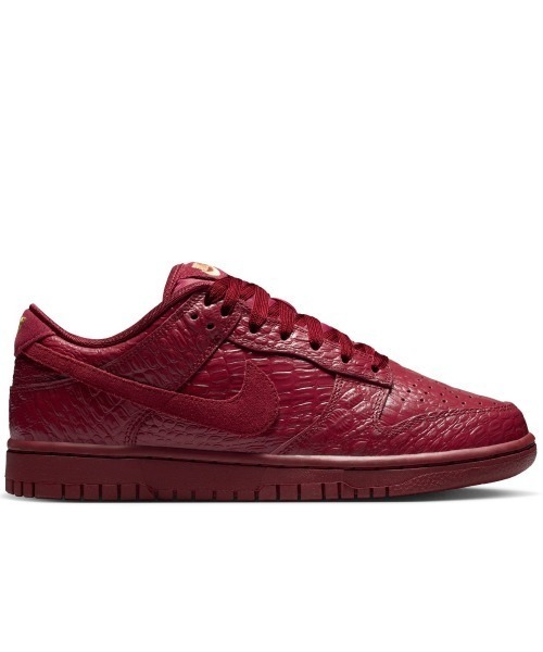 NIKE(ナイキ)の「NIKE Dunk Low(ナイキ ウィメンズ ダンク LOW SS)(スニーカー・レディース・ブラック系/レッド系・23cm/23.5cm/24cm/24.5cm/25cm/27cm/28cm/29cm/25.5cm/26cm/26.5cm/27.5cm/28.5cm)」の15枚目の写真