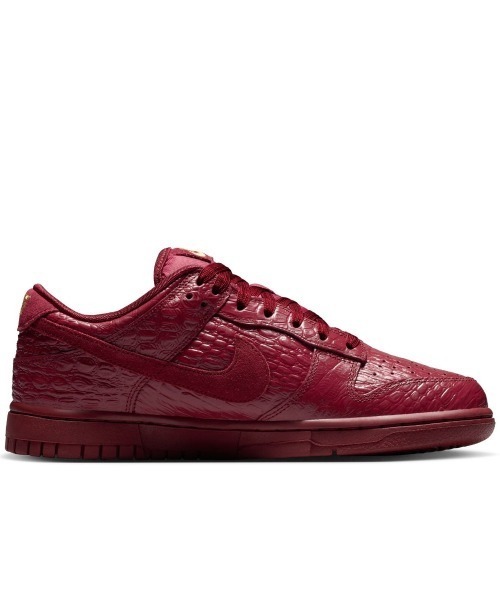 NIKE(ナイキ)の「NIKE Dunk Low(ナイキ ウィメンズ ダンク LOW SS)(スニーカー・レディース・ブラック系/レッド系・23cm/23.5cm/24cm/24.5cm/25cm/27cm/28cm/29cm/25.5cm/26cm/26.5cm/27.5cm/28.5cm)」の16枚目の写真