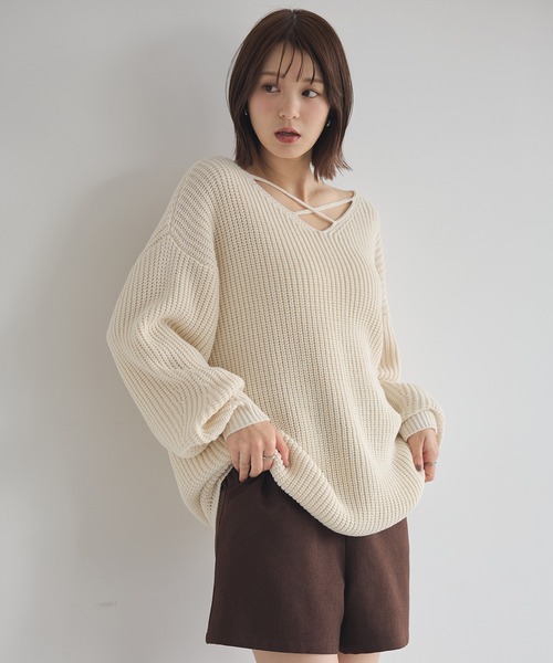 earth music&ecology(アースミュージックアンドエコロジー)の「【毛玉防止/2WAY】アンチピリングクロスネックルーズニット(ニット/セーター・レディース・アイボリー/ブラック/グレー/サックスブルー・FREE)」の15枚目の写真