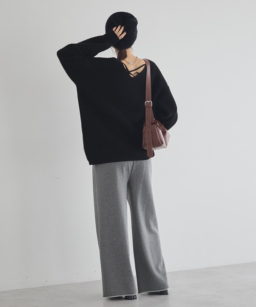 earth music&ecology(アースミュージックアンドエコロジー)の「【毛玉防止/2WAY】アンチピリングクロスネックルーズニット(ニット/セーター・レディース・アイボリー/ブラック/グレー/サックスブルー・FREE)」の12枚目の写真