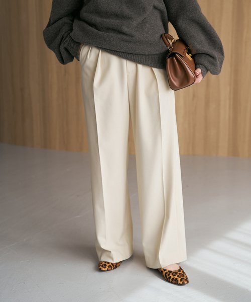 Spick & Span(スピックアンドスパン)の「裏起毛ジョーゼットタックイージーパンツ(スラックス・レディース・ライトグレー/ブラック/アイボリー・38/36)」の2枚目の写真