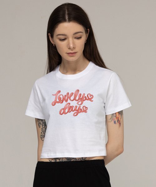 GRAVER（グレーバー）の「[ウーマン]リボンタイポハートクロップ半袖Tシャツ_ホワイト（Tシャツ/カットソー・レディース・ホワイト・FREE）」の2枚目の写真