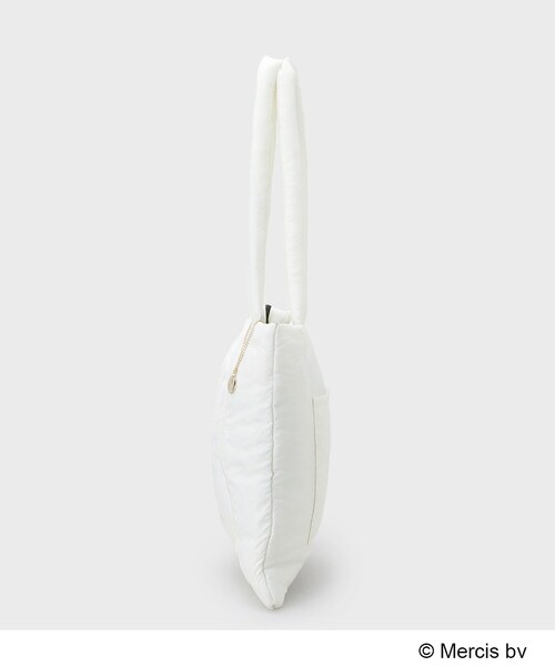 OPAQUE.CLIP（オペークドットクリップ）の「【コラボ】miffy ｘ OPAQUE.CLIP A4サイズ対応 軽量パフィートートバッグ（トートバッグ・レディース・オフホワイト/ブラック・00）」の5枚目の写真