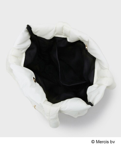 OPAQUE.CLIP（オペークドットクリップ）の「【コラボ】miffy ｘ OPAQUE.CLIP A4サイズ対応 軽量パフィートートバッグ（トートバッグ・レディース・オフホワイト/ブラック・00）」の8枚目の写真