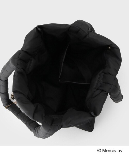 OPAQUE.CLIP（オペークドットクリップ）の「【コラボ】miffy ｘ OPAQUE.CLIP A4サイズ対応 軽量パフィートートバッグ（トートバッグ・レディース・オフホワイト/ブラック・00）」の9枚目の写真