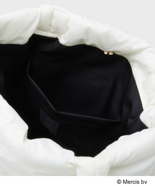 OPAQUE.CLIP（オペークドットクリップ）の「【コラボ】miffy ｘ OPAQUE.CLIP A4サイズ対応 軽量パフィートートバッグ（トートバッグ・レディース・オフホワイト/ブラック・00）」の11枚目の写真