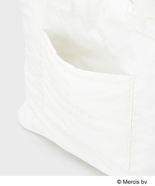 OPAQUE.CLIP（オペークドットクリップ）の「【コラボ】miffy ｘ OPAQUE.CLIP A4サイズ対応 軽量パフィートートバッグ（トートバッグ・レディース・オフホワイト/ブラック・00）」の12枚目の写真