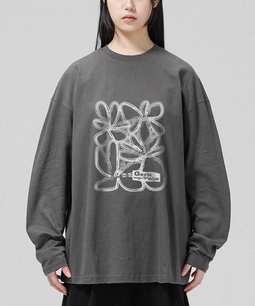 GRANFINNY（グランフィニ）の「ラインフラワーオーバーサイズロングスリーブ-グレー（Tシャツ/カットソー・レディース・ダークグレー・MEDIUM/LARGE/X-LARGE）」の2枚目の写真