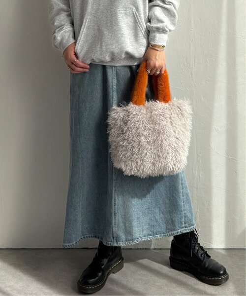 LBC(エルビーシー)の「エコファーカラー持ち手トートバッグ(トートバッグ・レディース・チャコール/ミント/ライトグレー・FREE)」の11枚目の写真