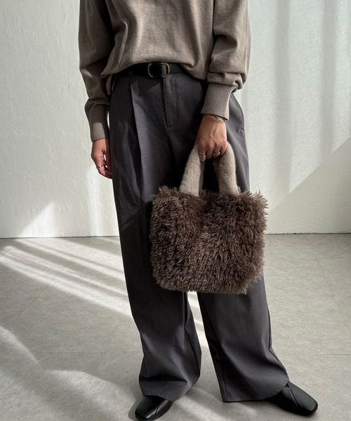 LBC(エルビーシー)の「エコファーカラー持ち手トートバッグ(トートバッグ・レディース・チャコール/ミント/ライトグレー・FREE)」の4枚目の写真