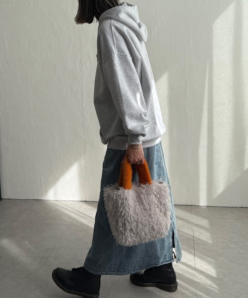 LBC(エルビーシー)の「エコファーカラー持ち手トートバッグ(トートバッグ・レディース・チャコール/ミント/ライトグレー・FREE)」の6枚目の写真