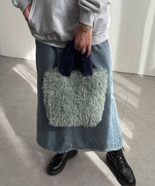 LBC(エルビーシー)の「エコファーカラー持ち手トートバッグ(トートバッグ・レディース・チャコール/ミント/ライトグレー・FREE)」の7枚目の写真