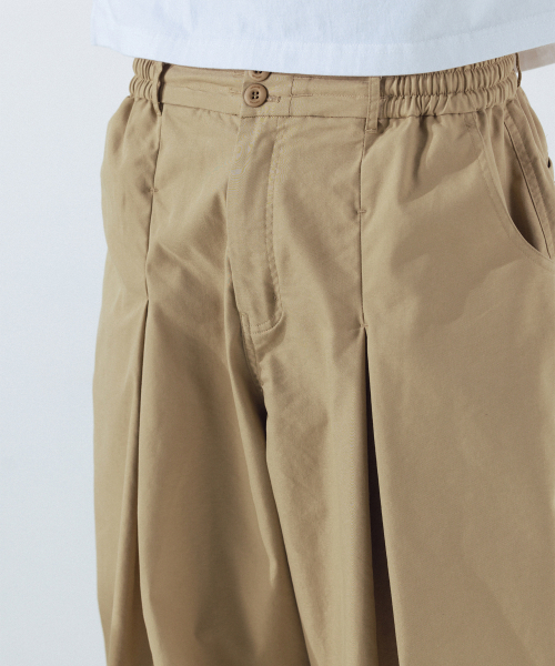 ANGLAN（アングラン）の「Unbalance Long Tuck Balloon Pants - Beige（その他パンツ・メンズ・その他・FREE）」の8枚目の写真