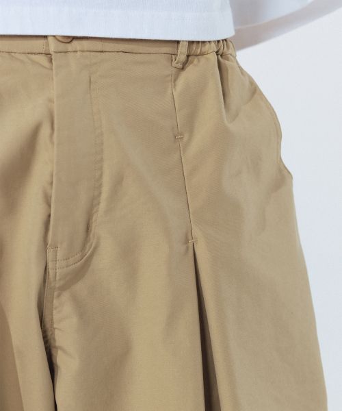 ANGLAN（アングラン）の「Unbalance Long Tuck Balloon Pants - Beige（その他パンツ・メンズ・その他・FREE）」の4枚目の写真