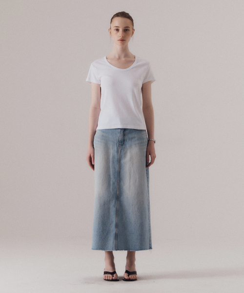 SILN(シルン)の「Raw edge classic denim skirt (BLUE)(スカート・レディース・その他・SMALL/MEDIUM)」の1枚目の写真