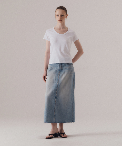 SILN(シルン)の「Raw edge classic denim skirt (BLUE)(スカート・レディース・その他・SMALL/MEDIUM)」の2枚目の写真