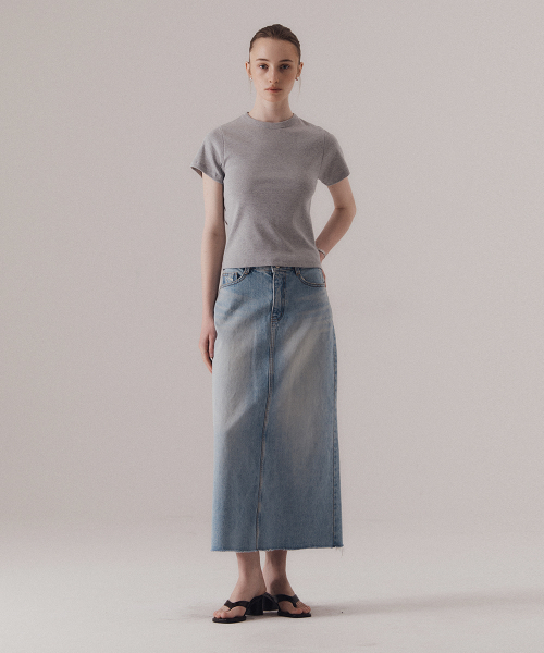 SILN(シルン)の「Raw edge classic denim skirt (BLUE)(スカート・レディース・その他・SMALL/MEDIUM)」の3枚目の写真