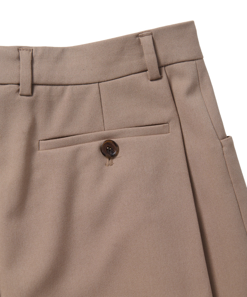 TEN PAST SEVEN（テン ファスト セブン）の「ワイドタックバermudaパンツ - ベージュ（その他パンツ・メンズ・その他・SMALL/MEDIUM/LARGE）」の5枚目の写真