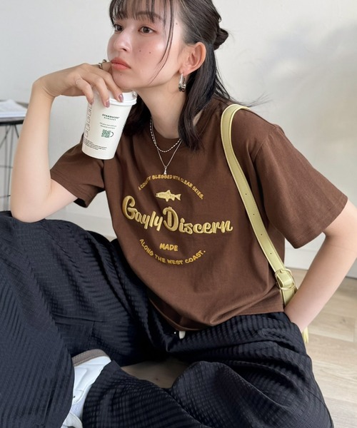 Java(ジャバ)の「《JaVaジャバコラボ》刺繍とプリントが織りなす唯一無二のデザイン。綿100%おさかな刺繍Tシャツ(Tシャツ/カットソー・レディース・ブラウン/チャコール/グレー/ネイビー・SMALL/MEDIUM/X-LARGE/LARGE)」の17枚目の写真