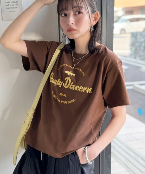Java(ジャバ)の「《JaVaジャバコラボ》刺繍とプリントが織りなす唯一無二のデザイン。綿100%おさかな刺繍Tシャツ(Tシャツ/カットソー・レディース・ブラウン/チャコール/グレー/ネイビー・SMALL/MEDIUM/X-LARGE/LARGE)」の14枚目の写真