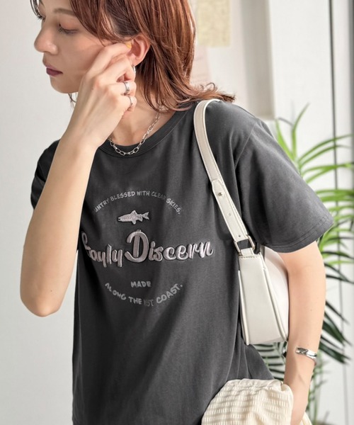 Java(ジャバ)の「《JaVaジャバコラボ》刺繍とプリントが織りなす唯一無二のデザイン。綿100%おさかな刺繍Tシャツ(Tシャツ/カットソー・レディース・ブラウン/チャコール/グレー/ネイビー・SMALL/MEDIUM/X-LARGE/LARGE)」の19枚目の写真