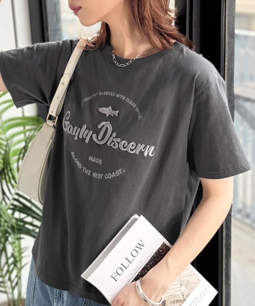 Java(ジャバ)の「《JaVaジャバコラボ》刺繍とプリントが織りなす唯一無二のデザイン。綿100%おさかな刺繍Tシャツ(Tシャツ/カットソー・レディース・ブラウン/チャコール/グレー/ネイビー・SMALL/MEDIUM/X-LARGE/LARGE)」の20枚目の写真