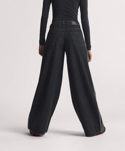 adidas（アディダス）の「ファイヤーバード アディレニウム トラックパンツ デニム / アディダスオリジナルス adidas Originals（デニムパンツ・レディース・ブラック・32W 30L/31W 30L/30W 30L/29/30/28/30/27/30/26/30/25/30/24/30）」の2枚目の写真