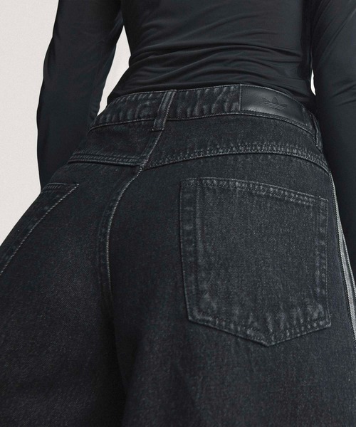 adidas（アディダス）の「ファイヤーバード アディレニウム トラックパンツ デニム / アディダスオリジナルス adidas Originals（デニムパンツ・レディース・ブラック・32W 30L/31W 30L/30W 30L/29/30/28/30/27/30/26/30/25/30/24/30）」の4枚目の写真