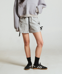 HIDDEN BEHIND（ヒドゥンビハインド）の「2ラインショーツ（シルバー）（その他パンツ）」