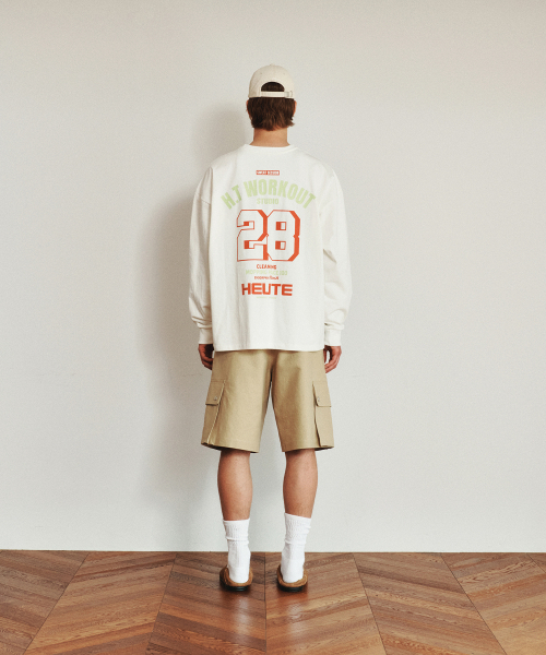 HEUTE(ホイテ)の「CLEANING T-SHIRT (OFF WHITER)(Tシャツ/カットソー・メンズ・その他・M)」の4枚目の写真